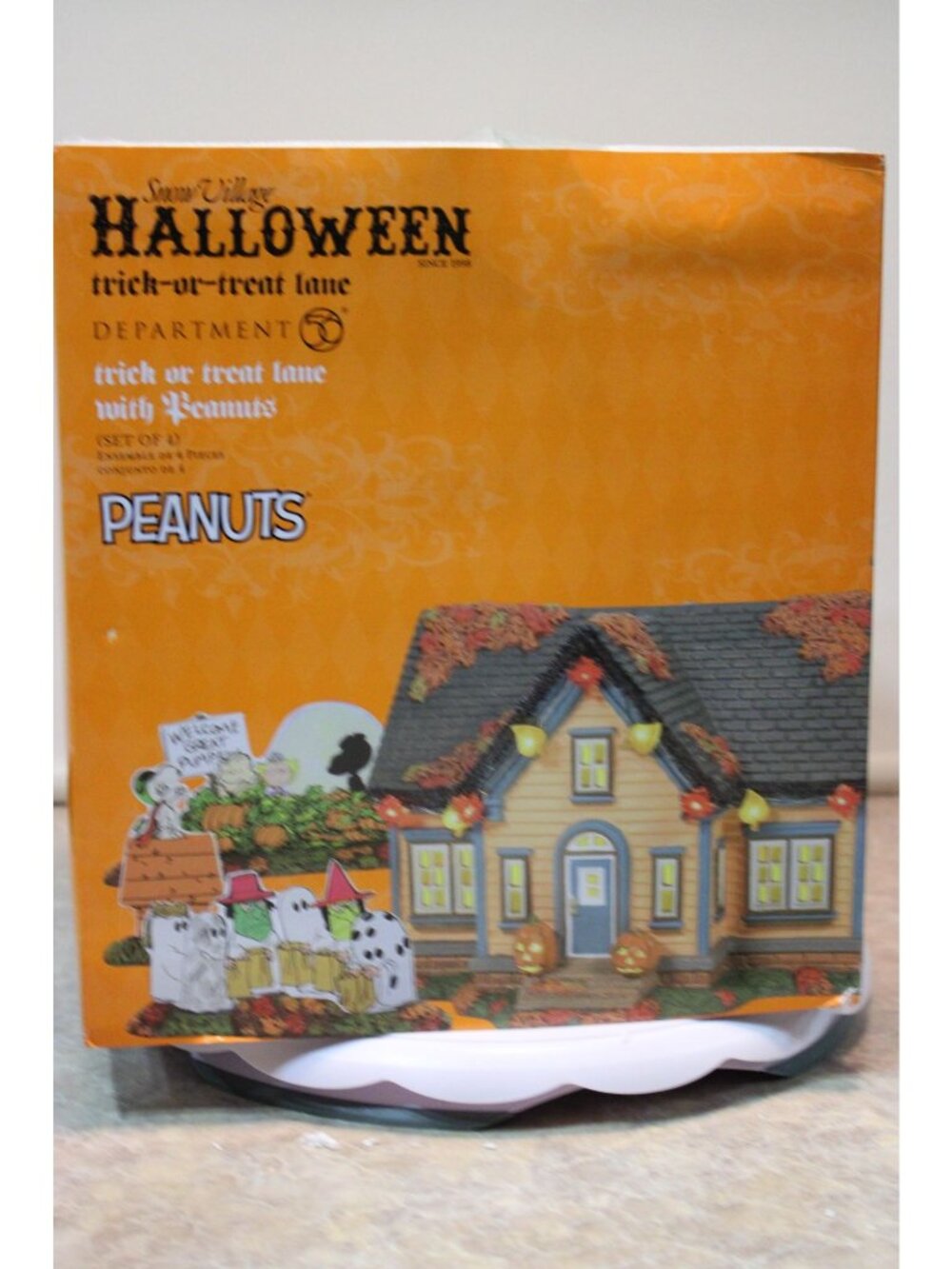 Dept 56 Halloween Village - Trick or Treat Lane with Peanuts